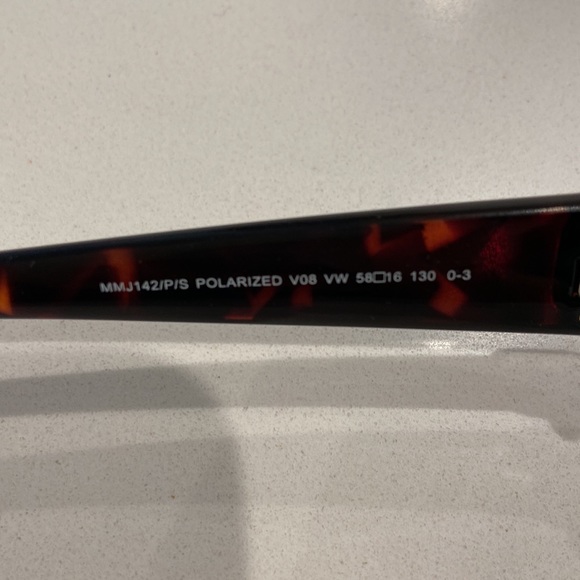 NWOT Marc Jacobs sunglasses with case included - Picture 3 of 5